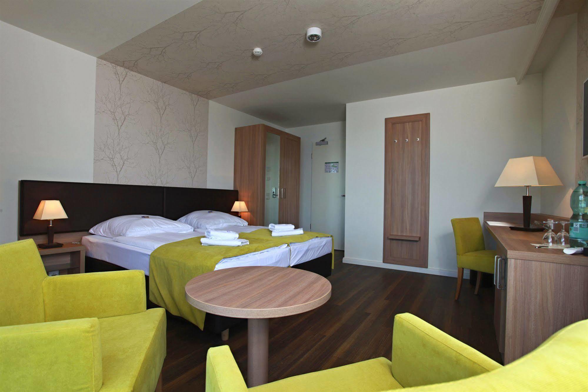 Hotel Warnow روستوك المظهر الخارجي الصورة